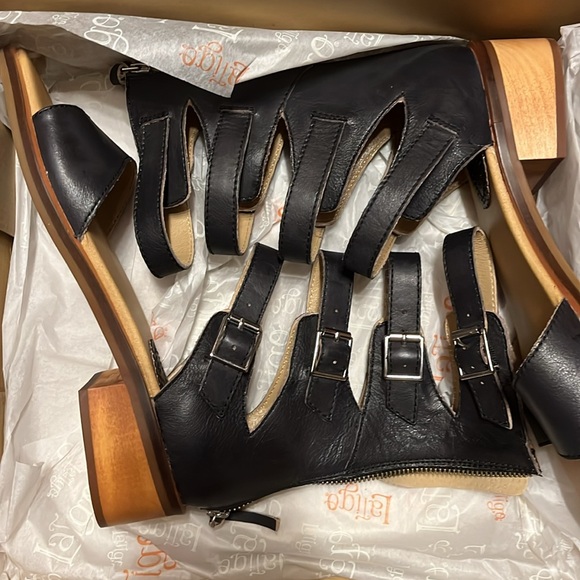 Black gladiator sandals BNIB - Picture 2 of 8